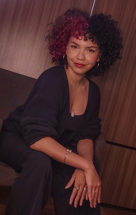 Foto de perfil da terapeuta integrativa Ana Lívia Itabirano - Ciare Terapias