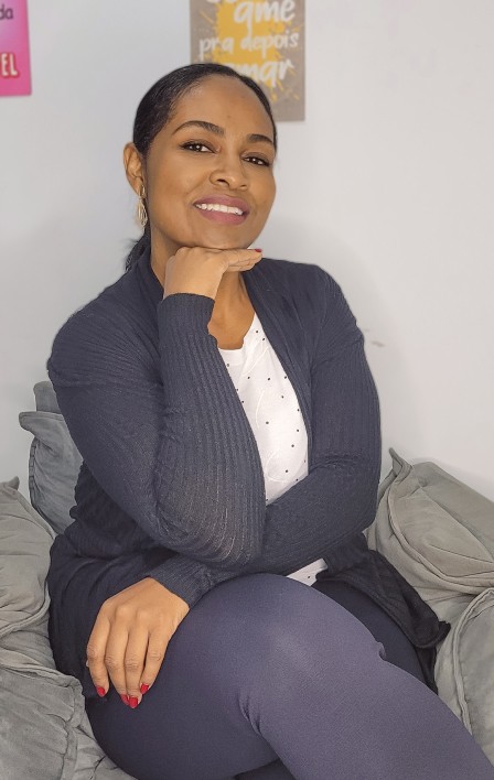 Foto de perfil da psicopedagoga Caríne Freitas - Ciare Terapias