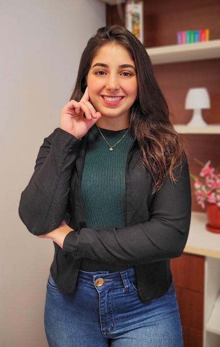 Foto de perfil da terapeuta integrativa Luana Amaral - Ciare Terapias